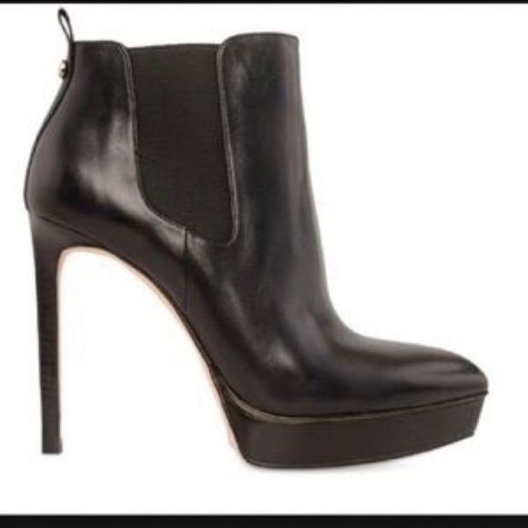 Shoes - Michael Kors Meadow Bootie size 8
